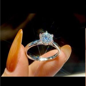 Sterling silver moisannite 2 carat engagement ring size 5